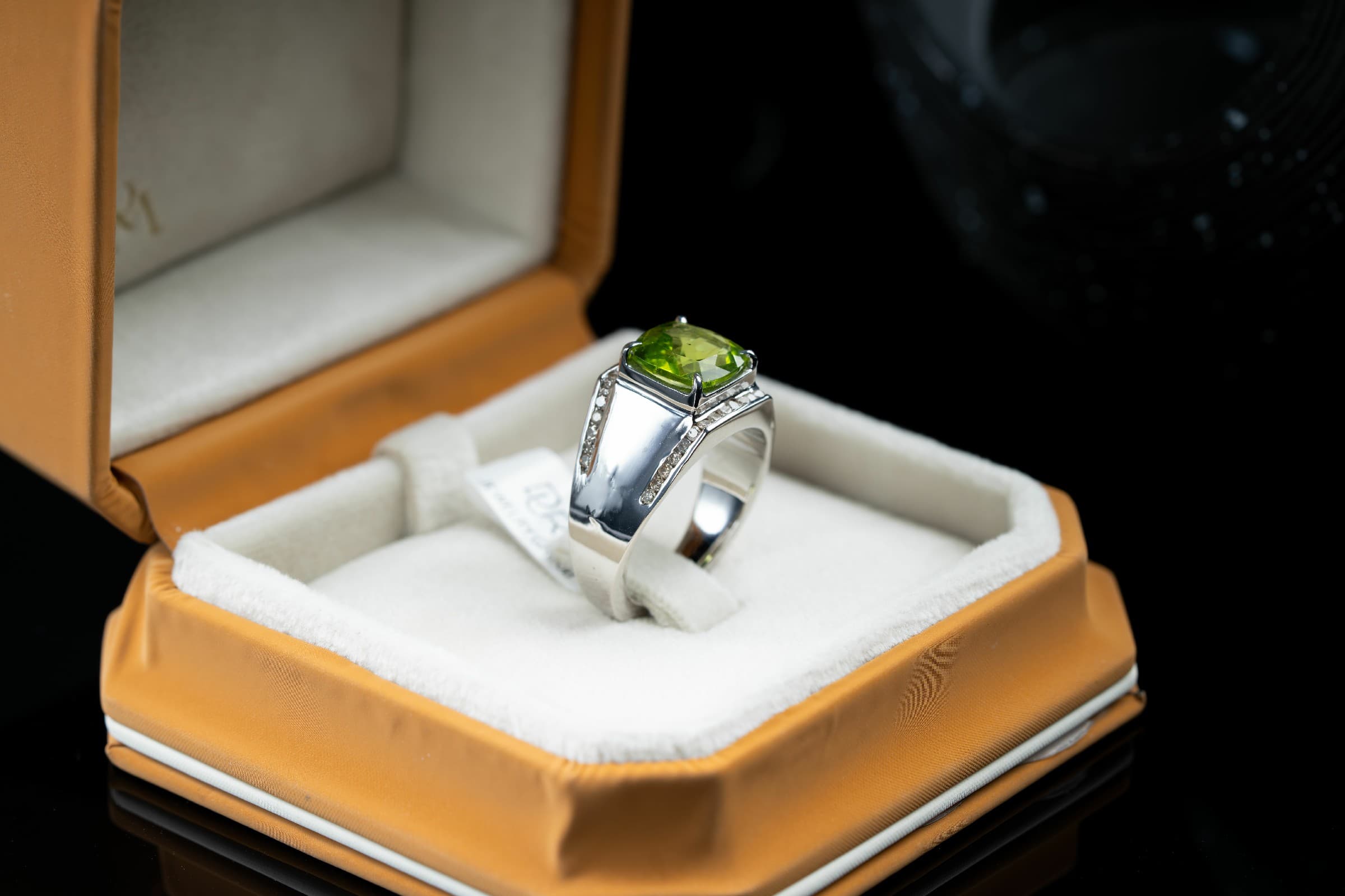 خاتم فضة صياغة يدوية بحجر الزبرجد الاخضر مع ترصيع الالماس - تشكيلة الرجال, خواتم رجالية, زبرجد