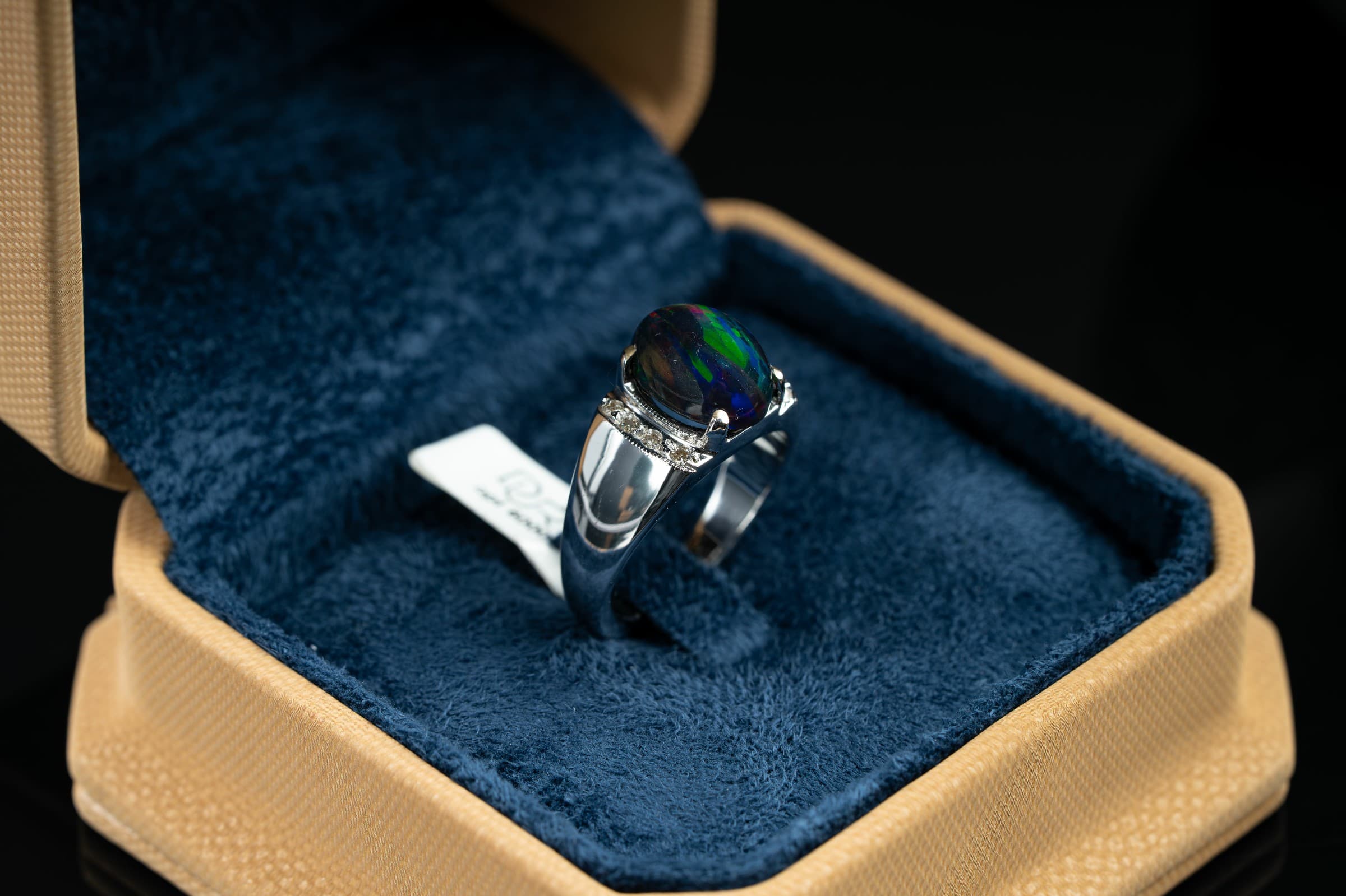 خاتم فضة صياغة يدوية بحجر الاوبال الاثيوبي مع ترصيع الماس - تشكيلة الرجال, خواتم رجالية, أوبال أثيوبي