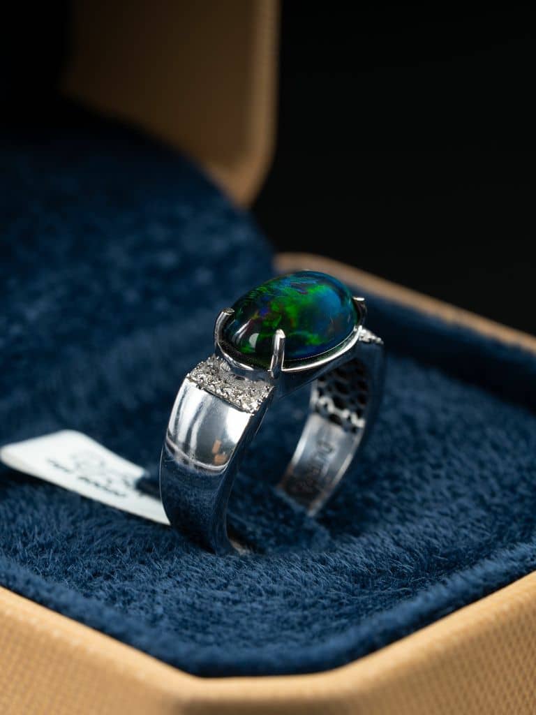 خاتم فضة صياغة يدوية مرصع بالأوبال والالماس - alternate view