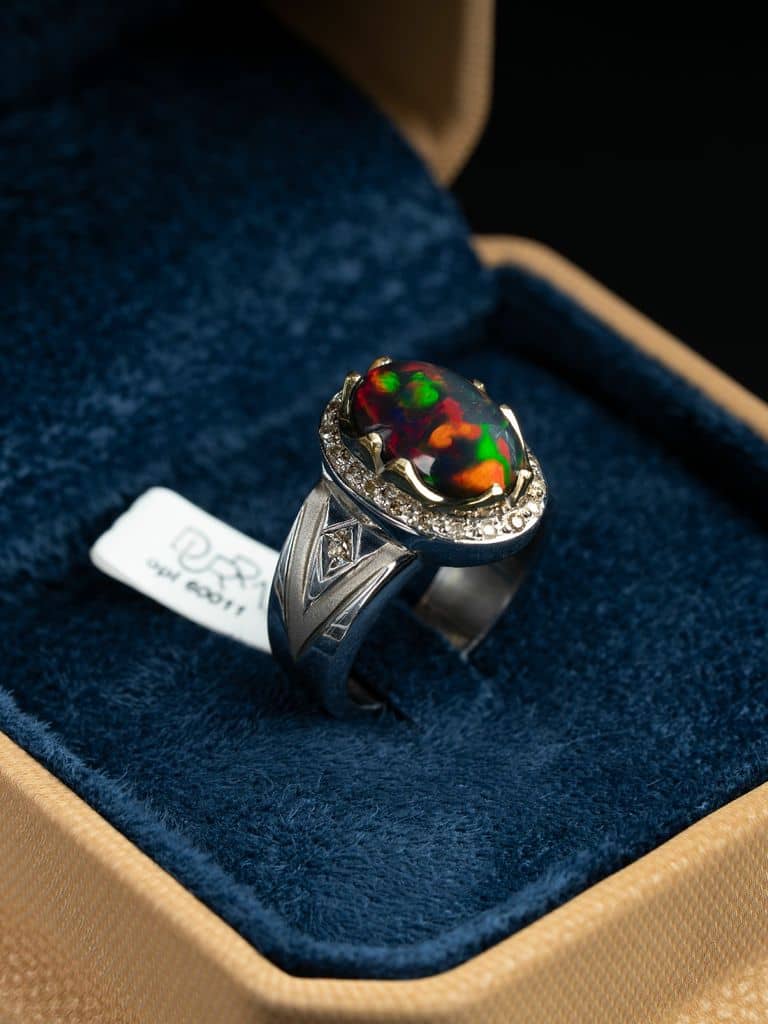 من القطع المميزة خاتم اوبال اثيوبي مع ترصيع الماس - alternate view